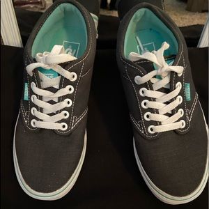 Women’s size 6! 1/2  vans classic